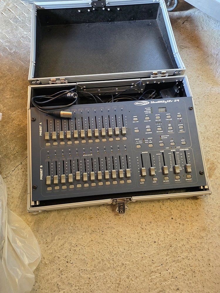 Console di mixaggio: Showtec Showmaster 24, Neuwertig – Usato da Wilen b. Wil venduto da monsterstore