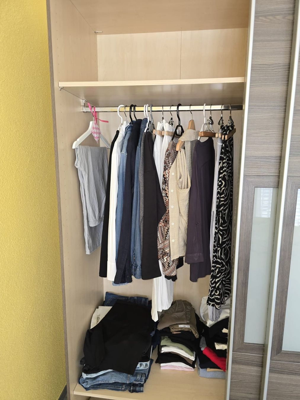 Armadi: sehr schöner Kleiderschrank – Usato da Strengelbach venduto da Mosers 2