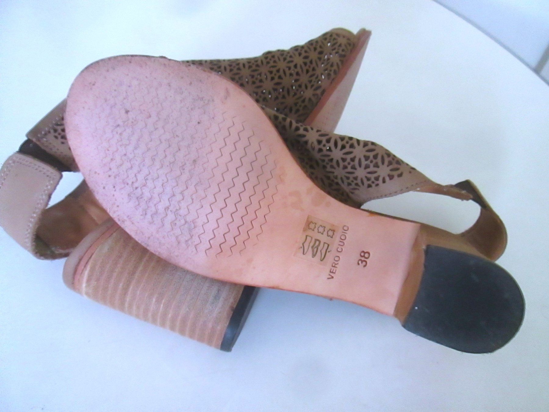 Scarpe da donna: HL Sandalen aus echtem Leder Nummer 38 – Usato da Sementina venduto da babucia 2