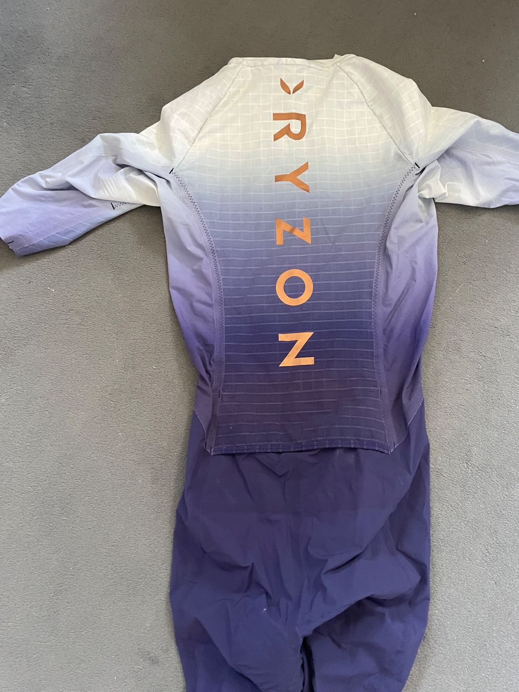 Ryzon Costumes: Rayzon Triathlon Graphene Suit Men – D'occasion à Trogen par Voegi1964 1
