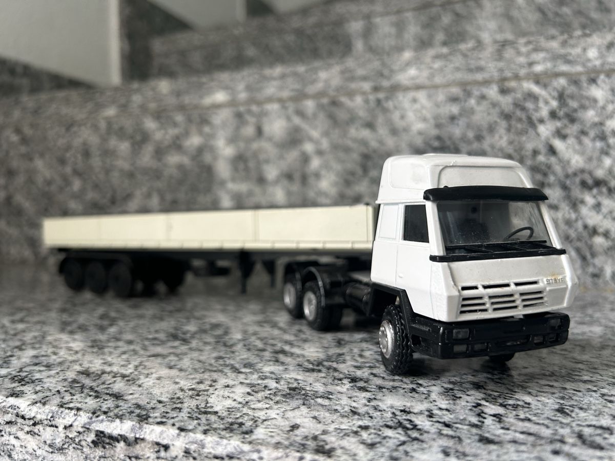 Conrad Kit di modellismo & Modellini statici: Steyer Sattelschlepper , 1:50, Conrad – Usato da Horw venduto da Tigercat635