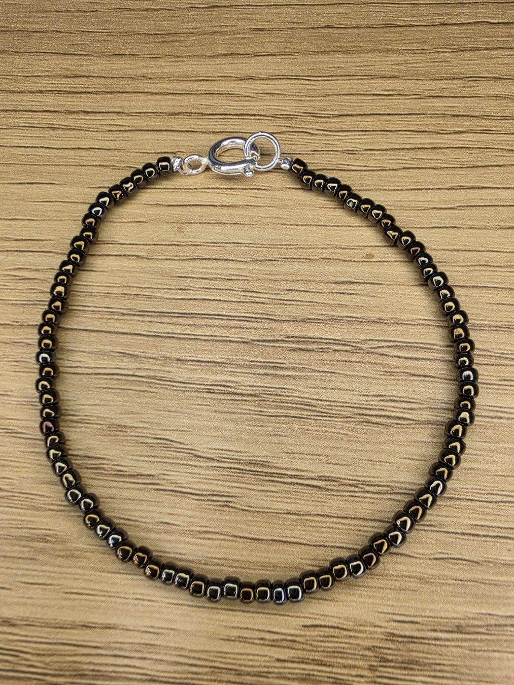 Bracciali & Braccialetti: Armband mit kleinen Perlen  – Usato da Bühler venduto da MalinaBrocki 1