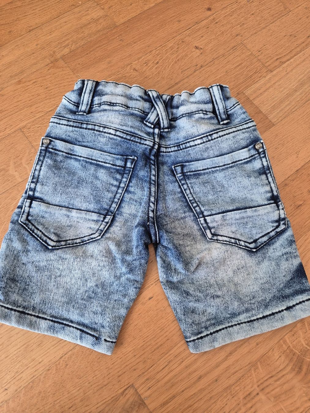 Pantaloni: kurze Hosen Grösse 104 – Usato da Rickenbach SO venduto da S.u.n.s.h.i.n.e.83 2