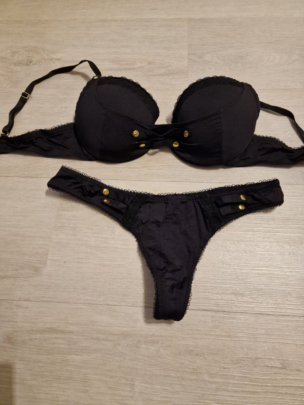 Sonstige Unterwäsche: Dessous Set Push-Up und String – Neu und originalverpackt aus Schübelbach von chinchilla84