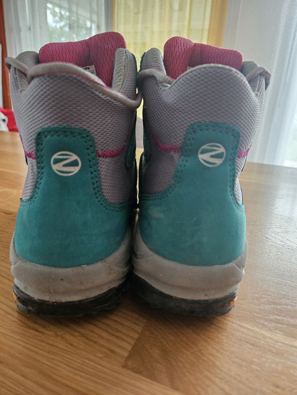 Scarpe da donna: Wanderschuhe Gr.38.5 – Usato da Dietlikon venduto da Sandlex 1