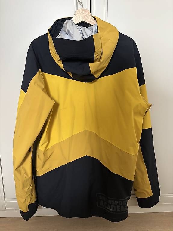 Peak Performance Giacche: Peak Performance Gravity Goretex Jacket – Usato da Rüschlikon venduto da Dbloemhof 1