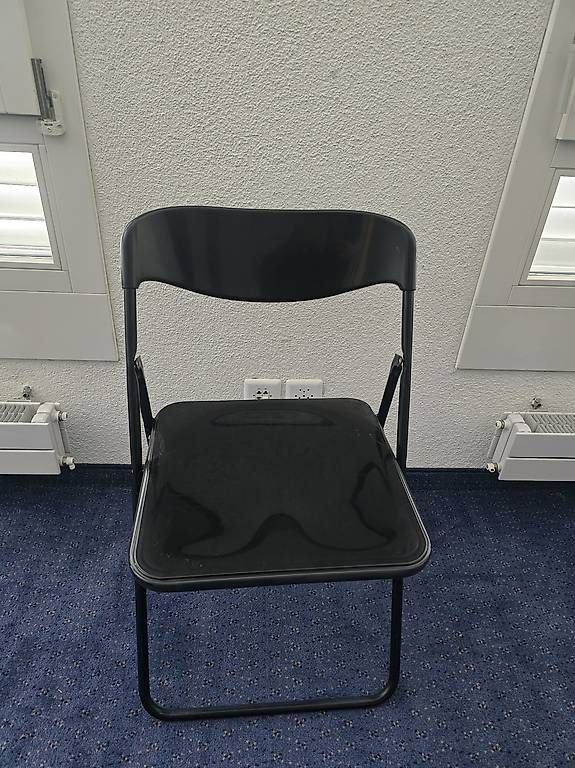 Set di tavolo e panche: Bistrotisch mit 4 Klappstühle  – Usato da Hagendorn venduto da tallytally 1