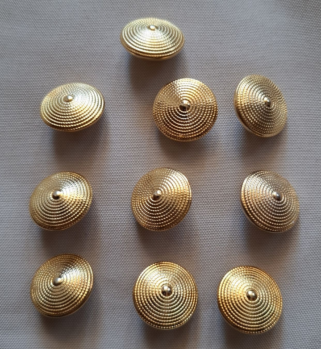 Knöpfe: 10 Knöpfe goldfarben, Metall, 19 mm. – Gebraucht aus Dietikon von Hirschkopf