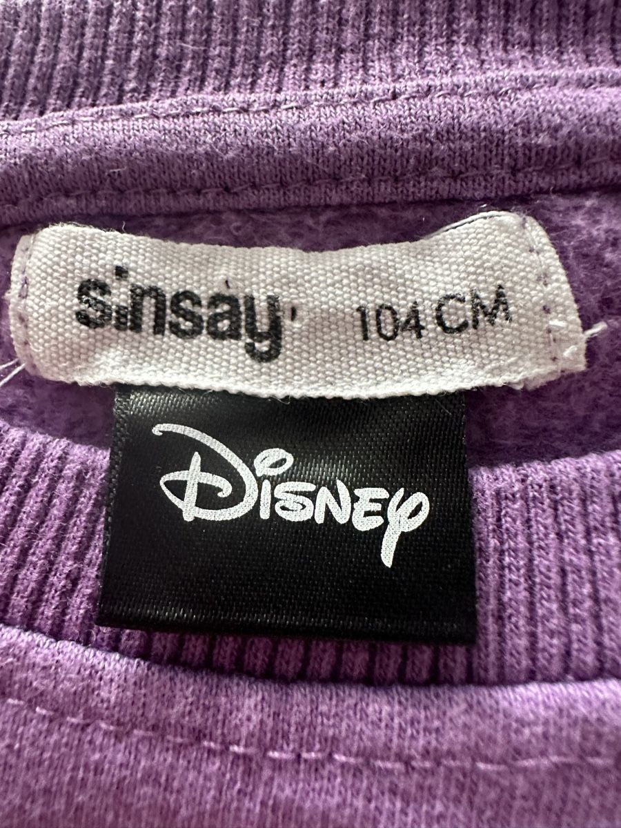 Maglioni & Felpe: Sinsay Disney Schneewittchen Pullover lila Grösse 104 – Usato da Safenwil venduto da Whoopie1 4