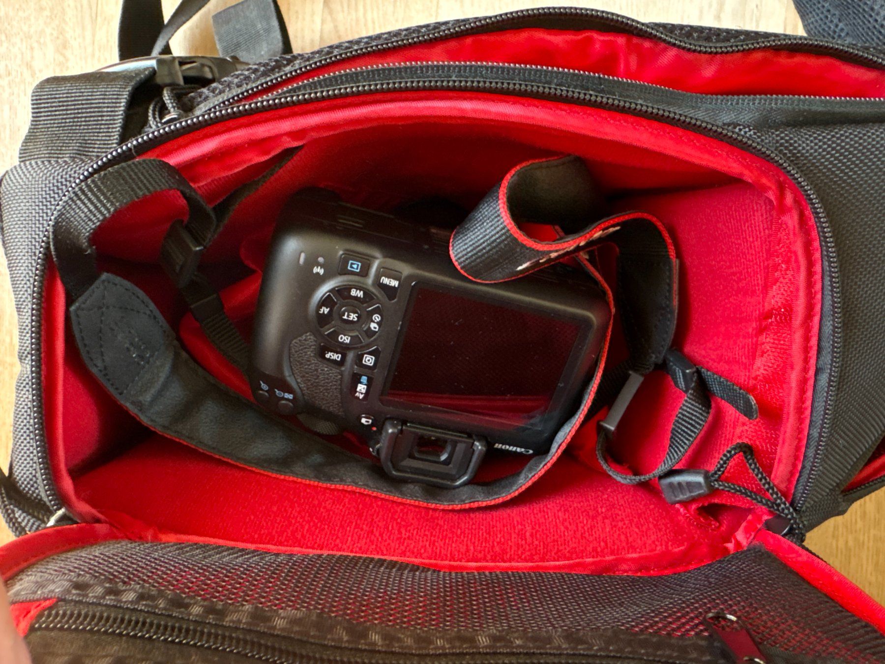Canon Kamera: Eos 1300D + Objektiv + 2 Akkus + Ladegerät + Tasche – Gebraucht aus Elgg von Jo_Naj 7