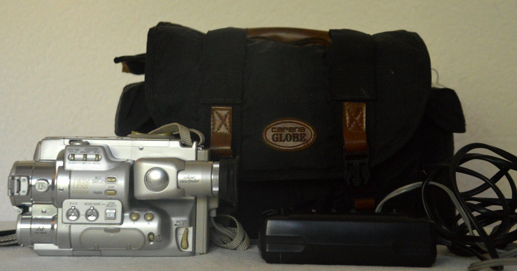Sharp Videocamere: Camcorder Sharp VL-MX7S-SL Video8 caméscope – Difettoso da Collonges venduto da arashee