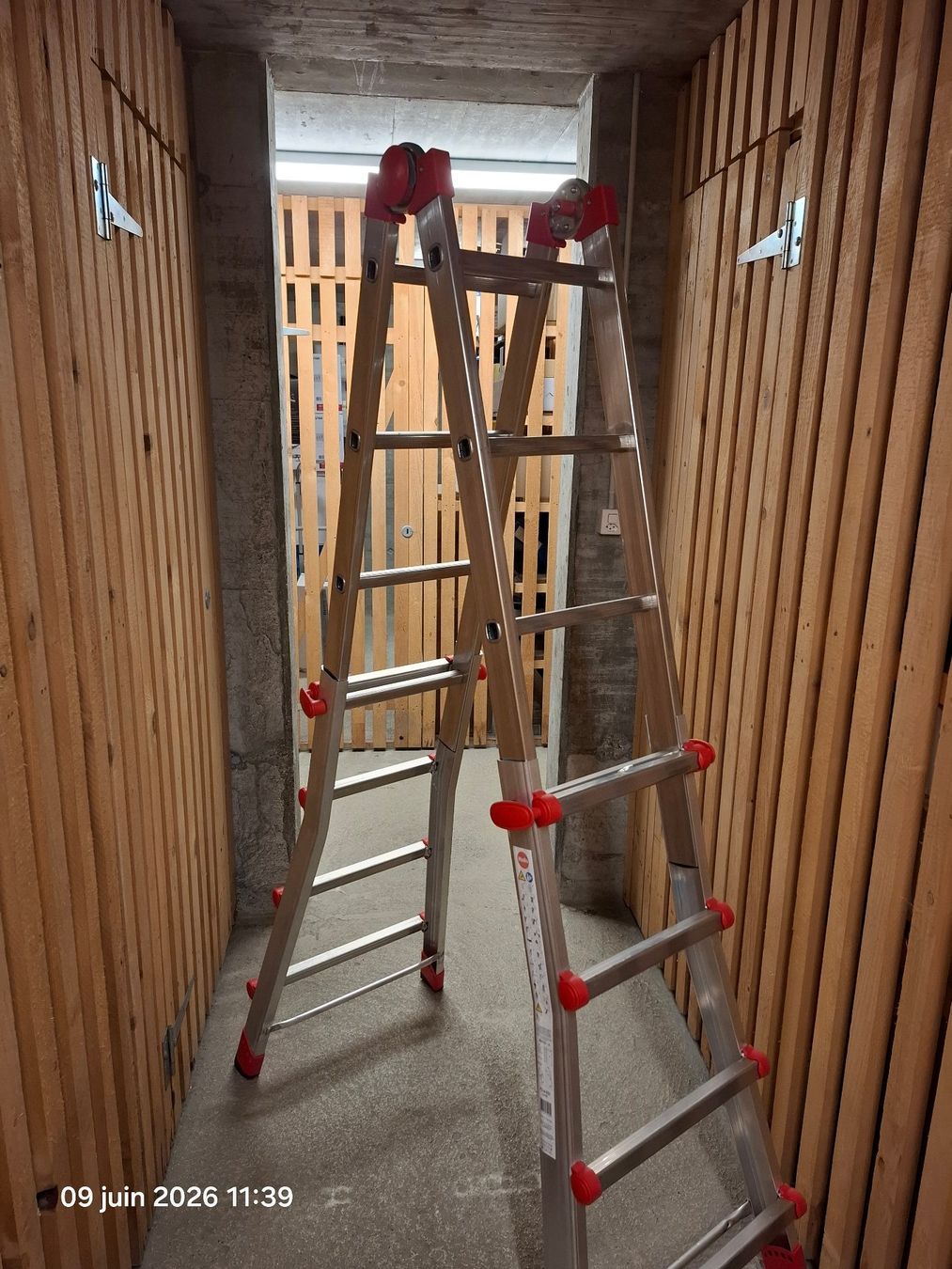 Scale: Echelle pliante téléscopique 1.85 m – Usato da Yverdon-les-Bains venduto da Dan00
