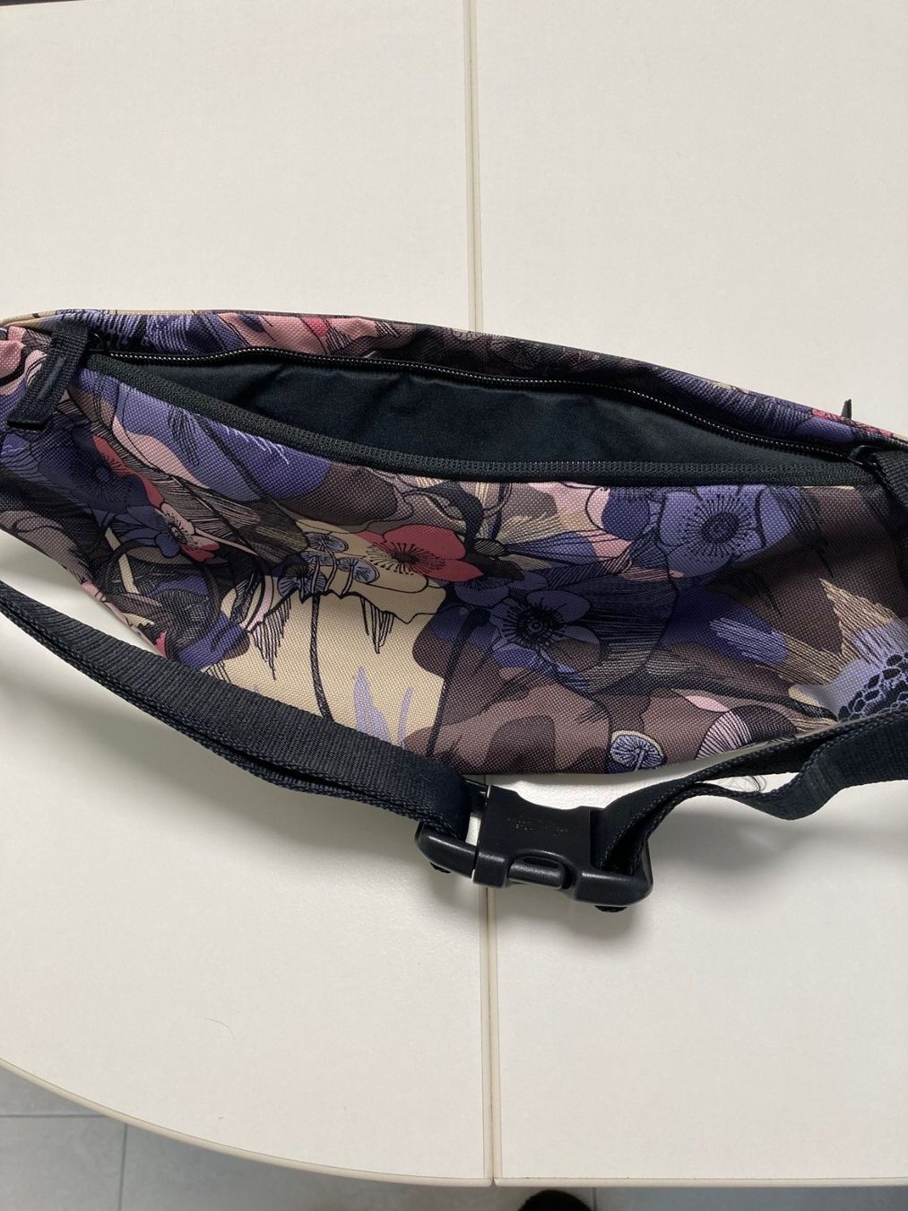 Taschen für Damen: Bauchtasche bunt – Gebraucht aus Glattpark (Opfikon) von Pangie