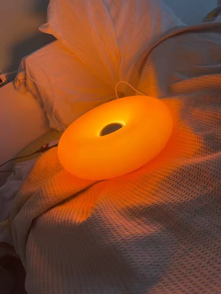 Lampen: Orange Donut Lampe - auffälliges Licht  neuwertig – Neu und originalverpackt aus Bern von Sonntagspost 2