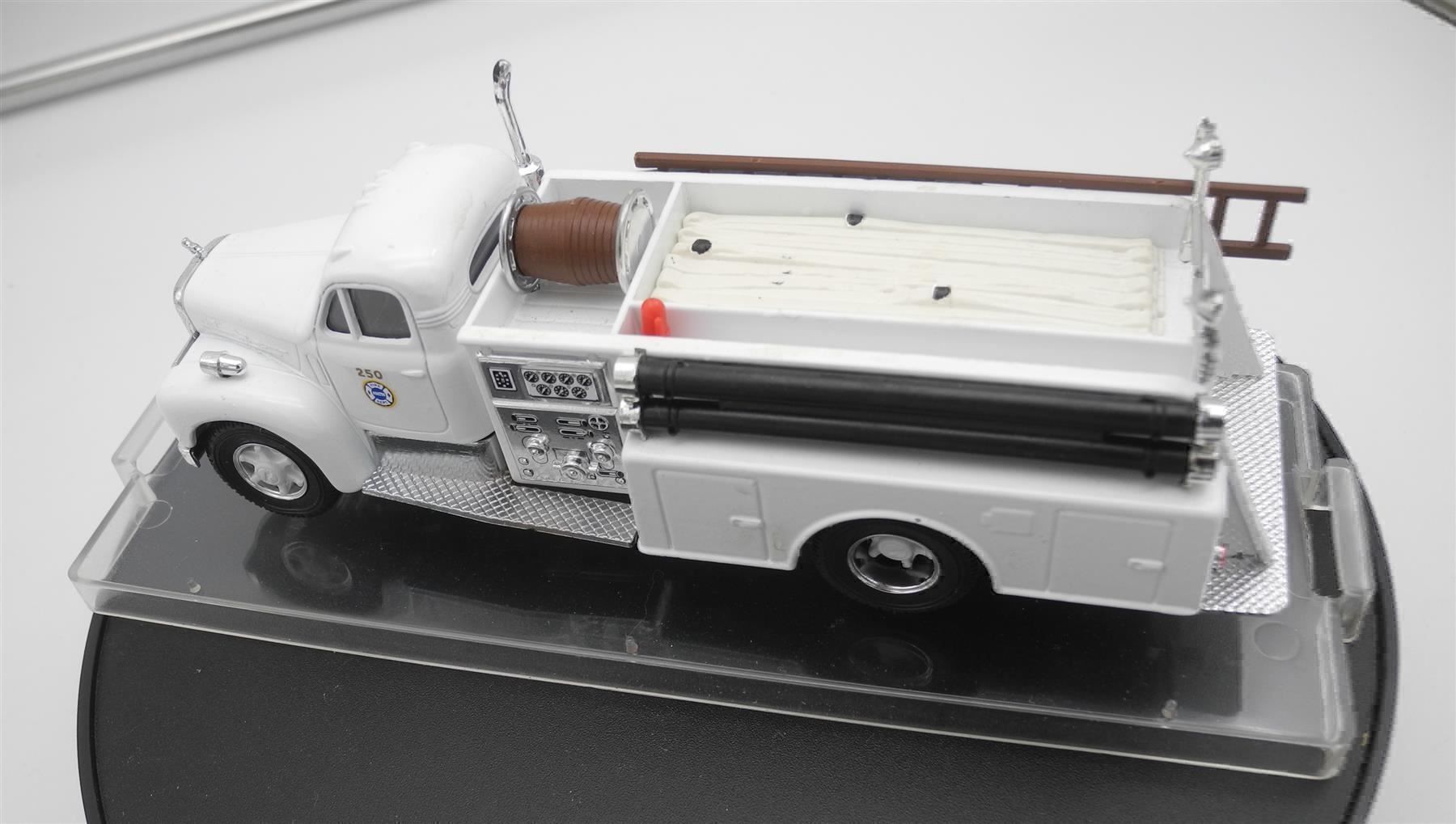 Vitesse Modellini d'auto: Vitesse 430.3 Mack Fire Pump, Nr. f40 – Nuovo e nell'imballaggio originale da Kottwil venduto da Crazyrolf