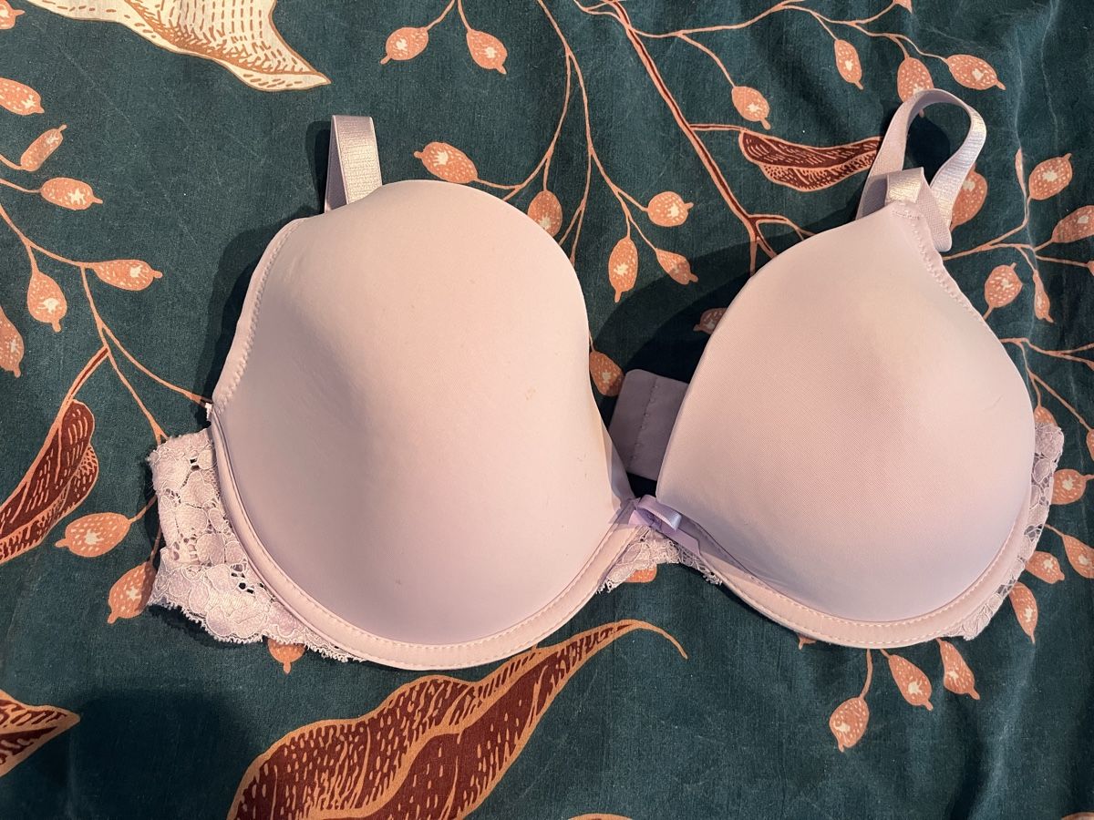Altra biancheria intima: Schöner BH mit Spitze, Flieder, Grösse 75C – Usato da Schaffhausen venduto da Chiara_123