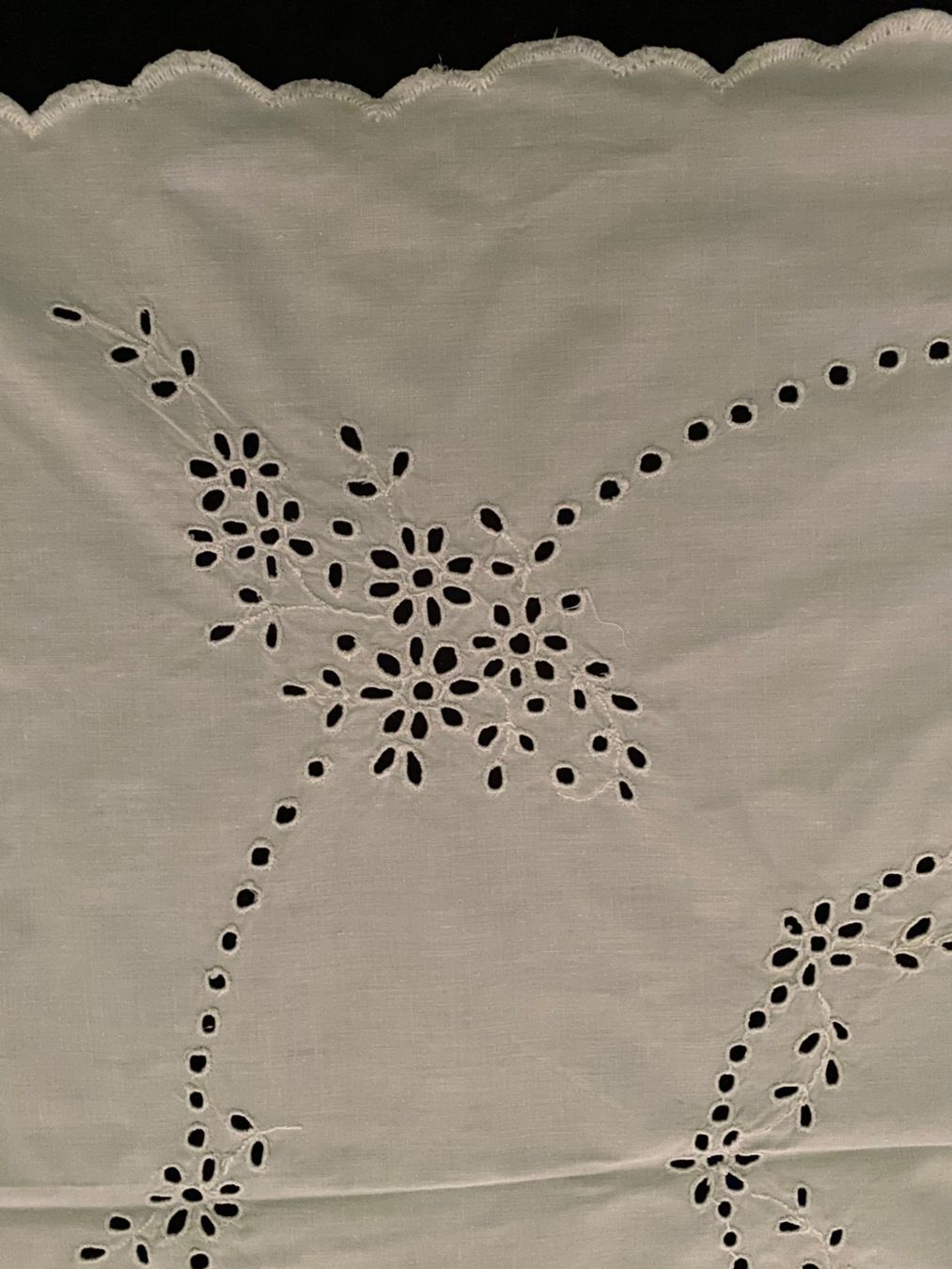 Sonstige Tischwäsche: Deckchen/Mitteldecke weiss   ca.73x66cm – Gebraucht aus Allenwinden von Obalu 2
