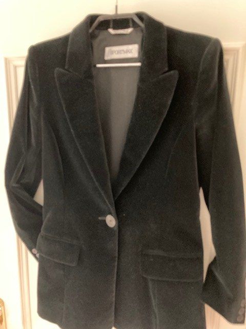 Vestes: schwarzer Samtblazer Gr 38 – D'occasion à Zürich par sil_5lhg 2