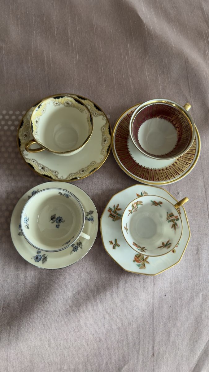 Tazze: 4 antike Kaffeetassen mit Untertassen  – Usato da Emmen venduto da Lampery 1