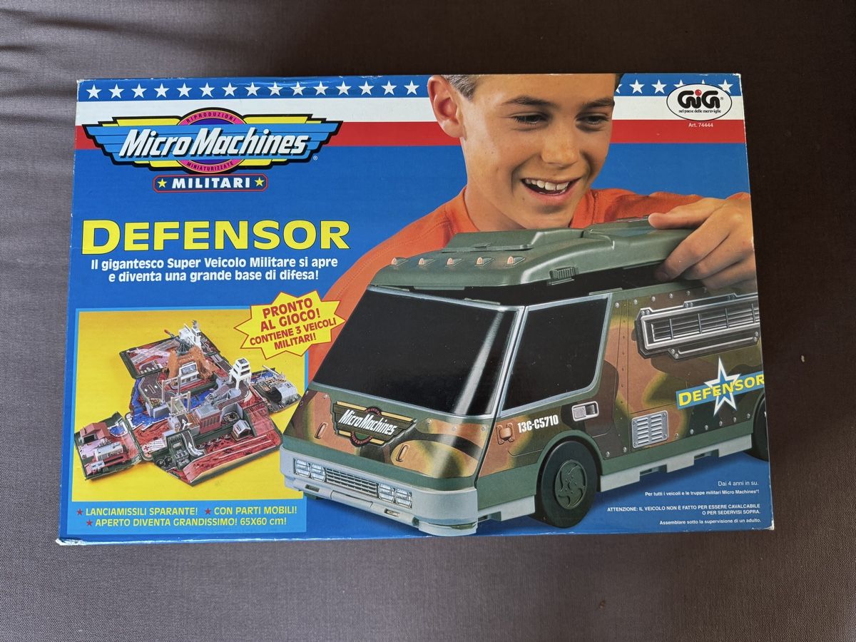 Micro Machines Spielzeuge: Micro Machines Defensor Combat Carrier GIG Galoob 1997 MISB – Neu und originalverpackt aus Wolfhausen von KugelKopf