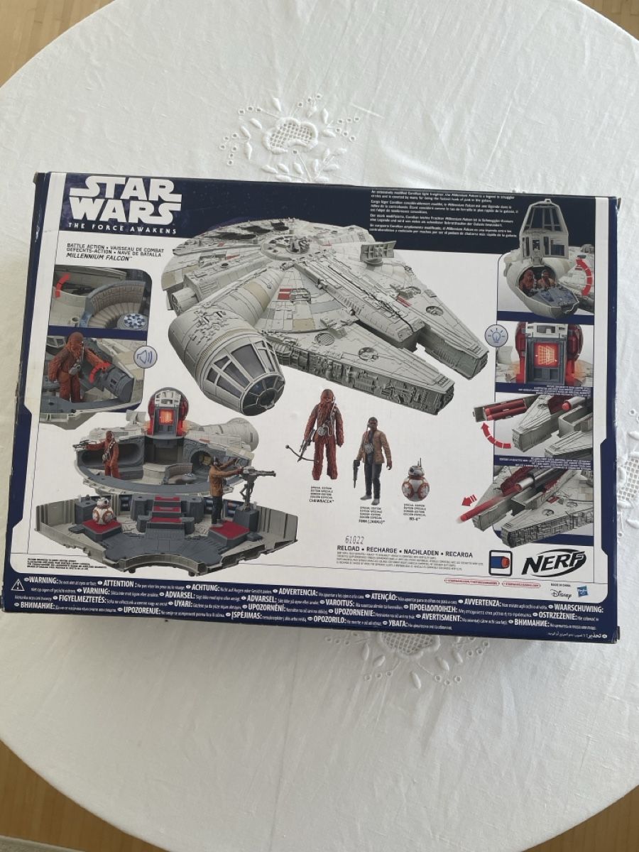 Hasbro Jouets: Star Wars Millennium Falcon  – D'occasion à Buchs par Moni_ka. 2