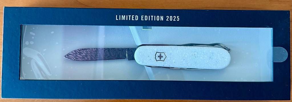 Coltelli tascabile: Couteau Victorinox Damast 2025 – Nuovo e nell'imballaggio originale da Hauterive NE venduto da hy644g 2