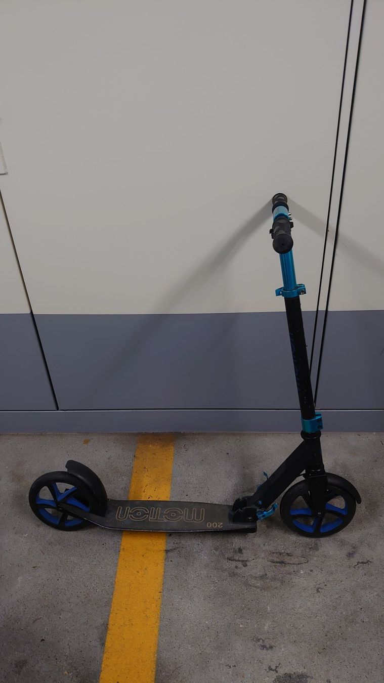 Kickboard: Scooter Motion 200 – Usato da Pfäffikon SZ venduto da Wild0
