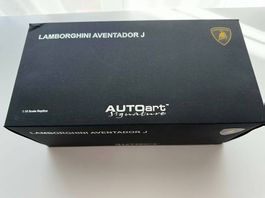 Autoart Signature 1/18 Lamborghini Aventador J