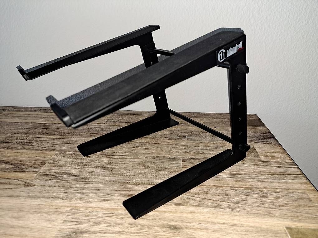 Racks & Cavalletti: Adam Hall Laptopständer – Usato da Dietlikon venduto da tut_v79v