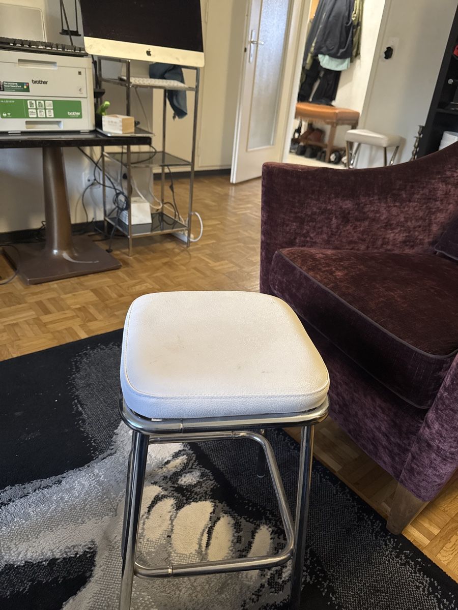 Sgabelli: Echt Leder Kitchen Stool with Chrome Legs - Perfect Height – Nuovo (secondo la descrizione) da Kehrsatz venduto da SarBen64 2