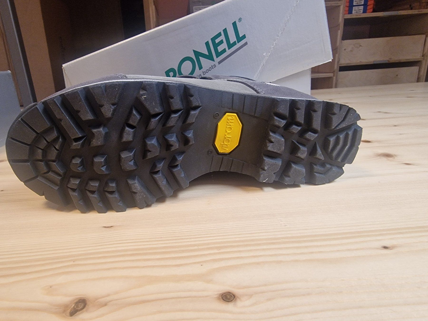 Scarpe da uomo: Wanderschuhe Gronell mit Vibram Sohle – Usato da Wiler b. Seedorf venduto da Urs17 1