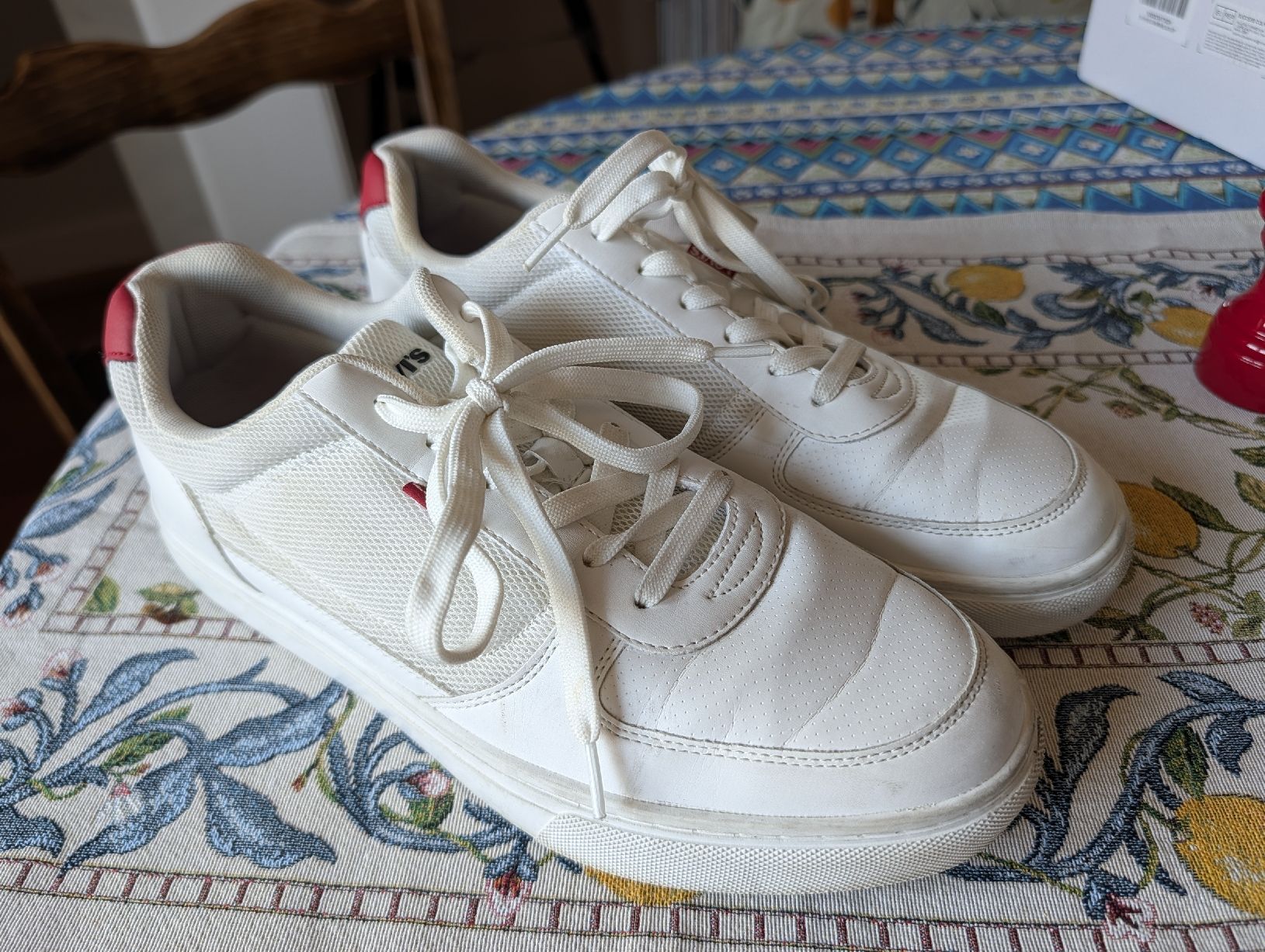 Levi's Scarpe da uomo: Stylish Levi's Sneakers White Size 44 Men – Usato da Zürich venduto da jor_68rp