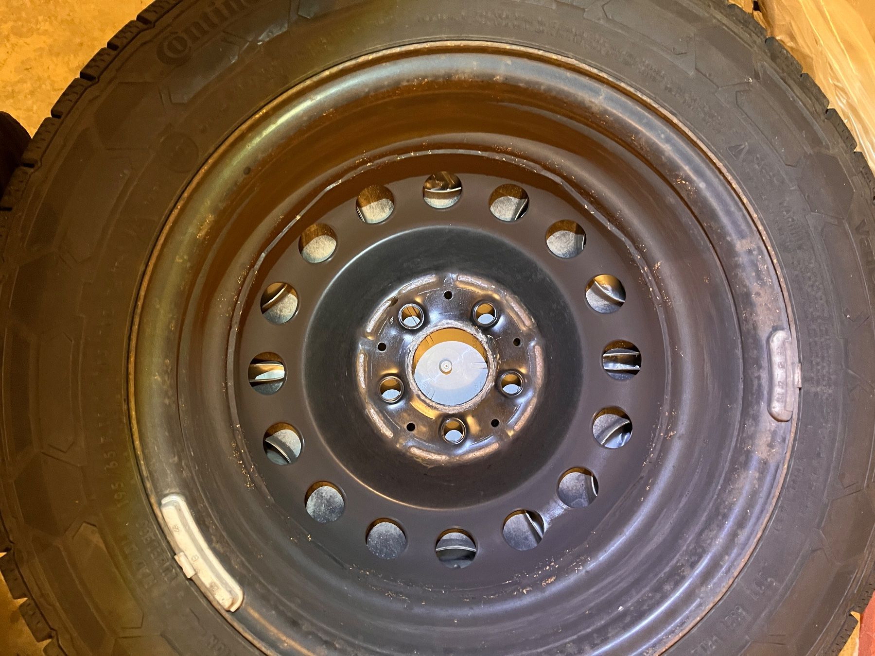 Pneumatici & Ruote complete: Winter VanContact 195/65 R16 C – Usato da Eglisau venduto da eglisau1 8