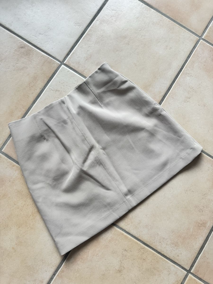 Gonne: jupe beige – Usato da Lonay venduto da nei_79jc 2