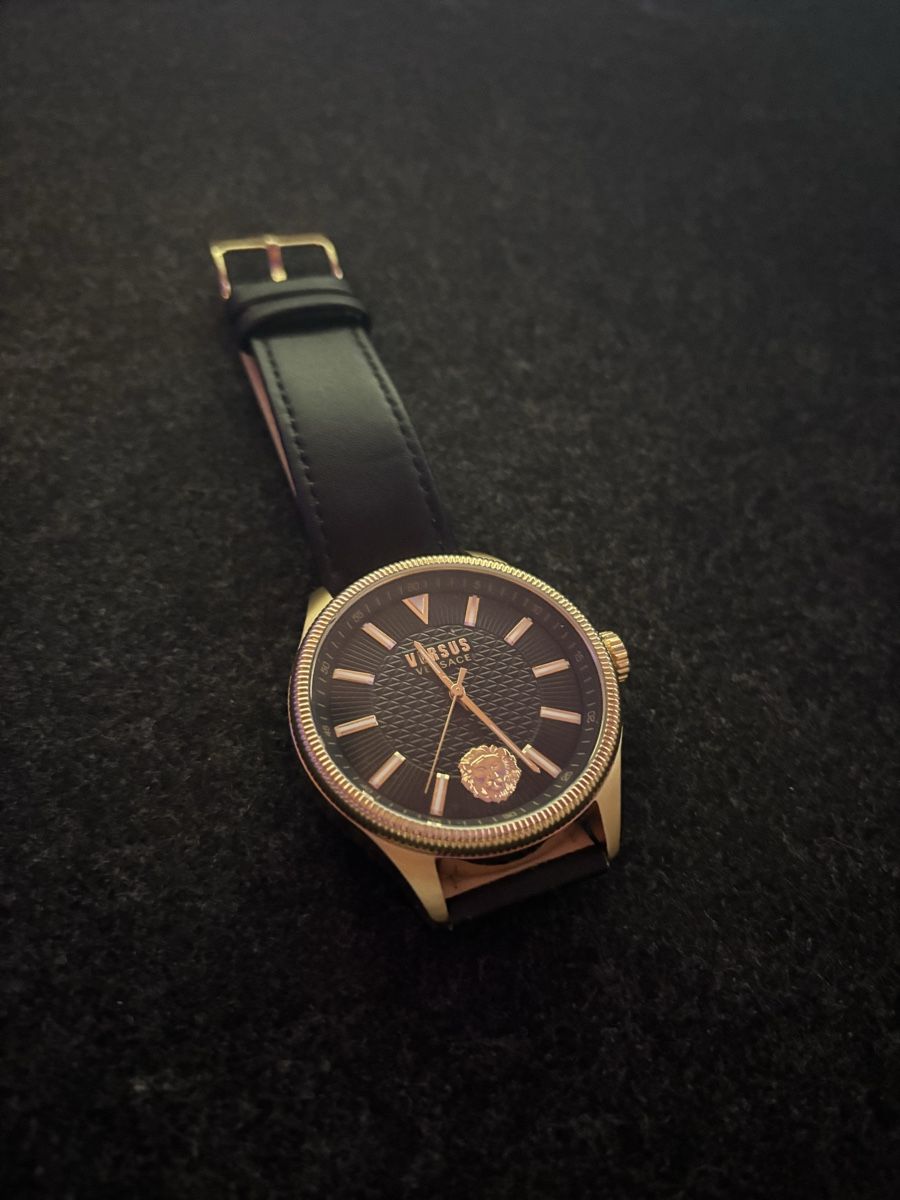 Versace Uhren: Montre Versus Versace, bracelet cuir – Gebraucht aus Lully FR von VL_1470