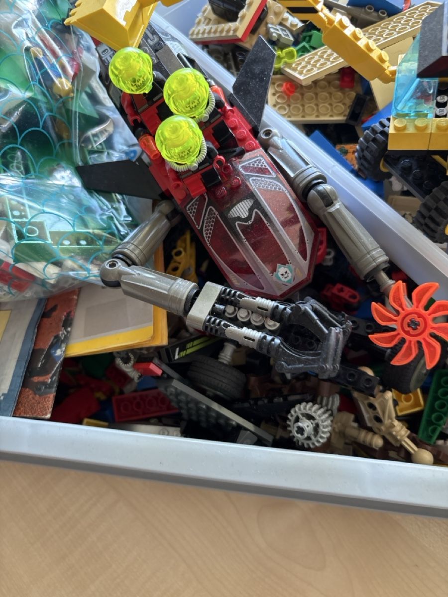 Lego Kit di costruzioni: Lego Kiste mit alten Sets – Usato da Kriens venduto da Godier 4