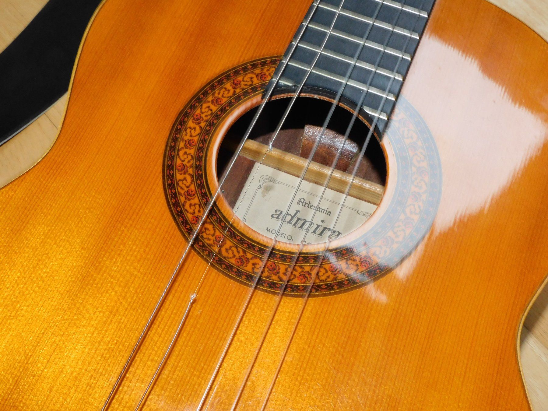 Strumenti musicali: Gitarre klassiche Gitarre mit Ledercase  1 meter – Usato da Sursee venduto da 76 8