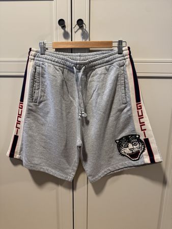 GUCCI Herren-Sweatshorts mit Tiger-Stickerei