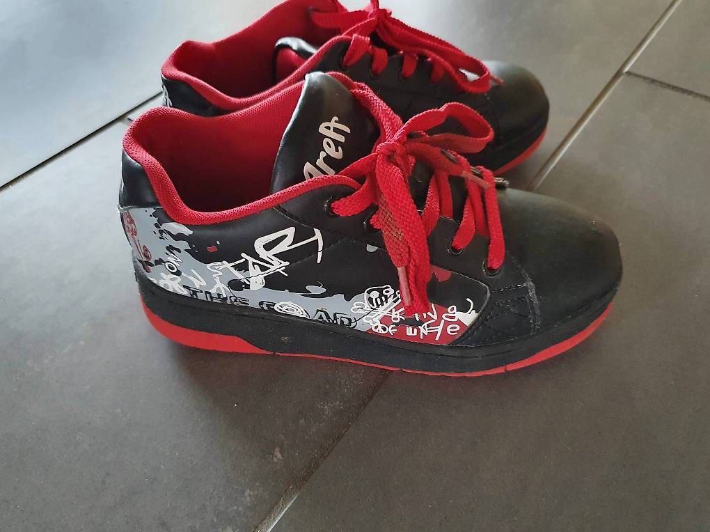 Schuhe für Jungen: chaussure à roulette garçon T 37 – Gebraucht aus Ste-Croix von tougaz