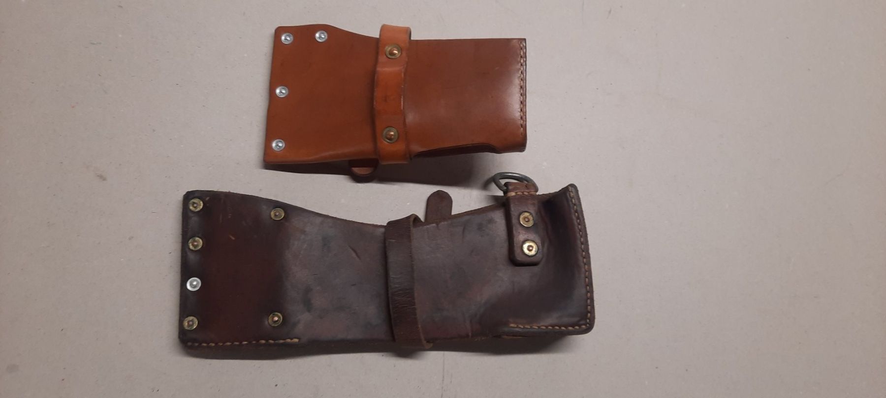 Covers & Borse: Lederetui zu Beil und Axt CH Armee – Usato da Lauerz venduto da manasi 3