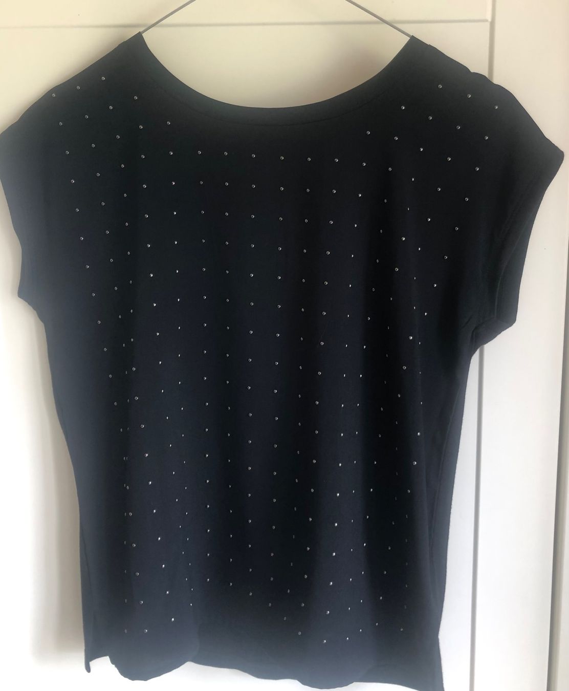 Mango T-shirt: Schwarzes T-Shirt – Usato da Gamprin venduto da Minabal