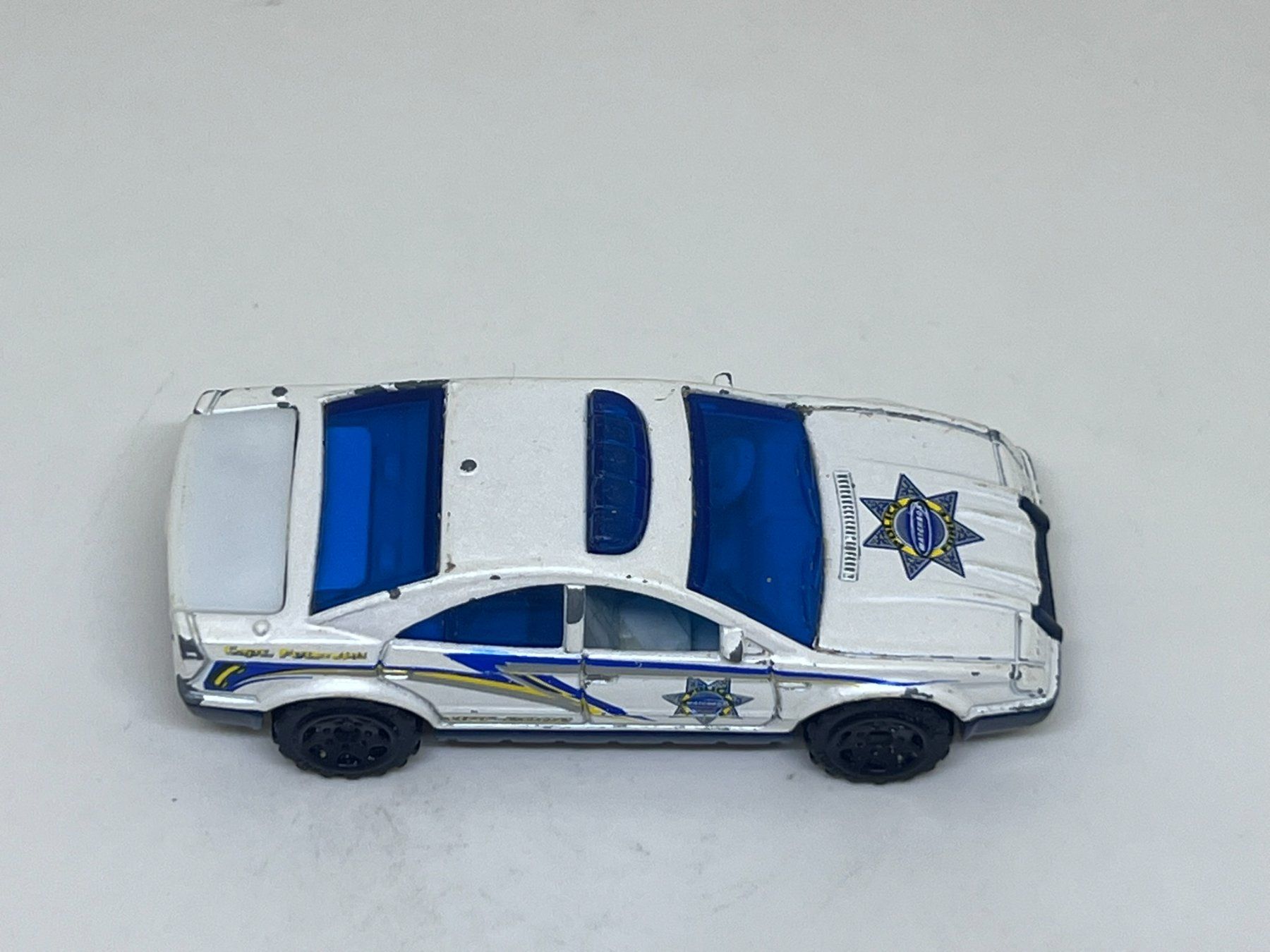 Matchbox Modellini d'auto: Matchbox Police Car #688 – Usato da Wildegg venduto da LaaBoutique 1
