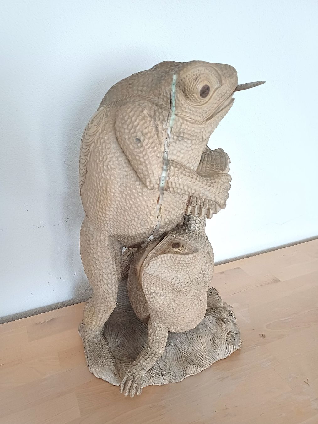 Skulpturen & Statuen: Holzfigur Frosch, handgeschnitzt – Defekt aus Domat-ems von Gr8wood 2