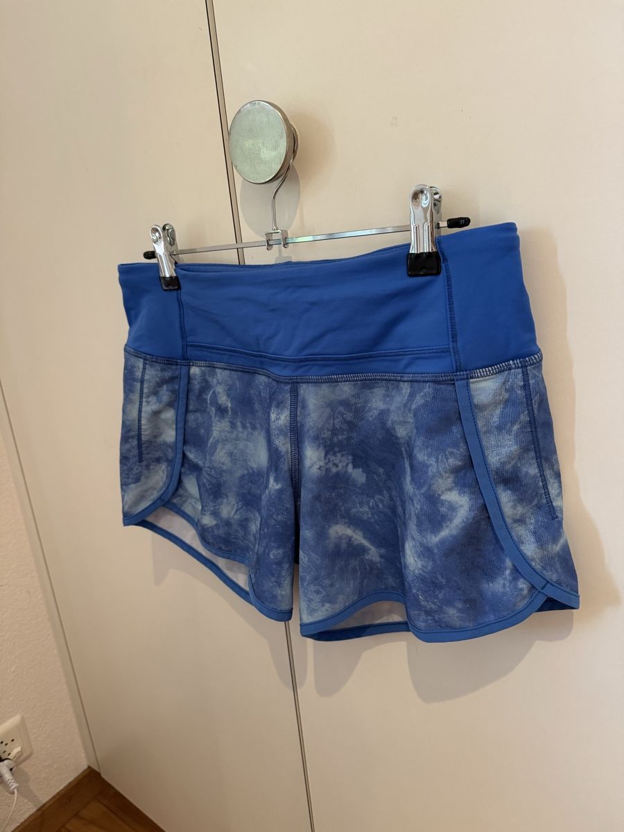 Lululemon Pantalons: Lululemon Running Shorts - Size US 4 (36) – D'occasion à Küsnacht ZH par lia_lf7y 2