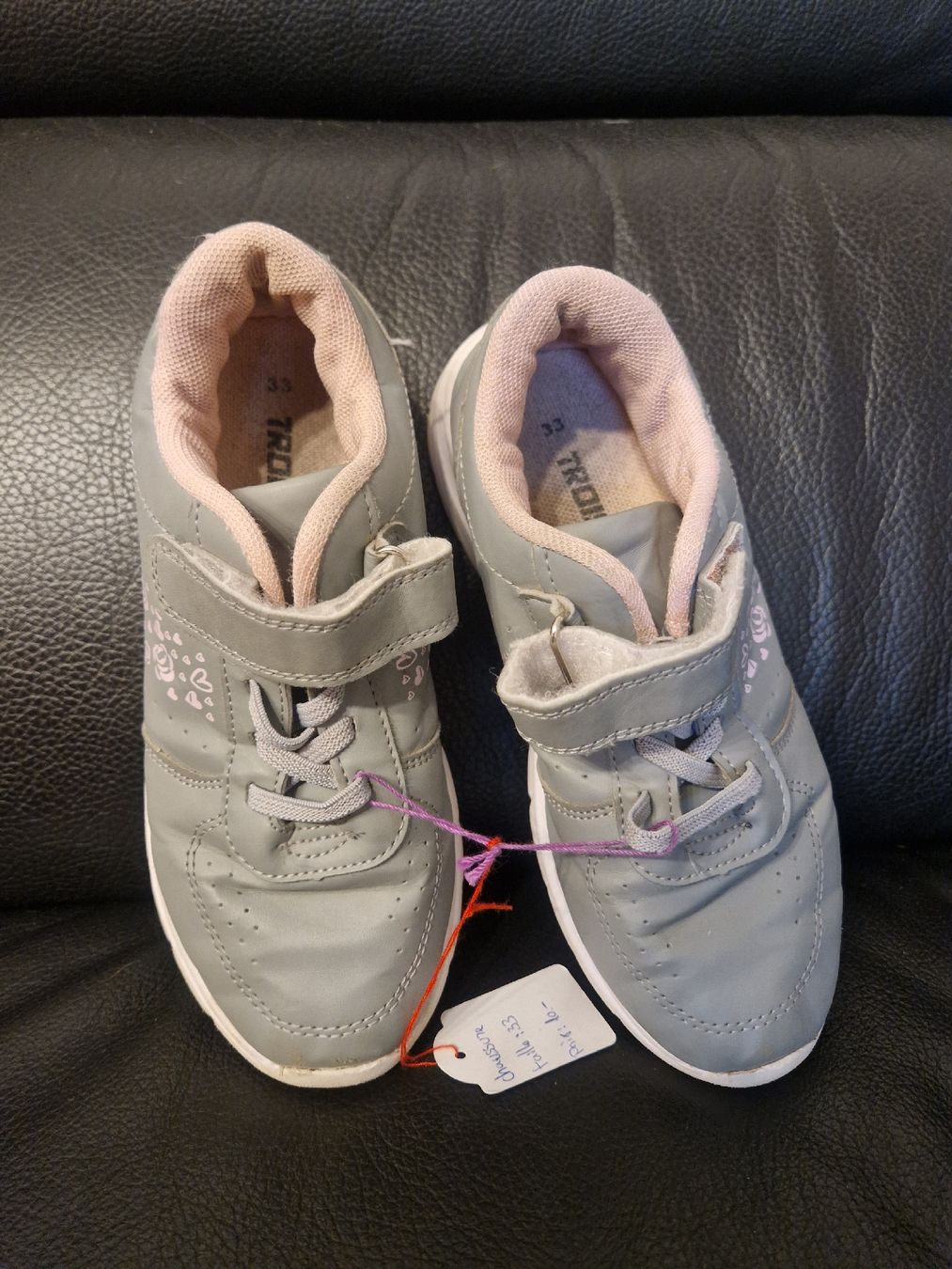 Scarpe per ragazzi: Baskets chaussure enfant grises Taille 33 – Usato da Penthaz venduto da Sosotroc 1