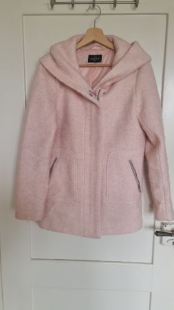 Schöne Jacke mit Kapuze in zartrosa Gr. 34