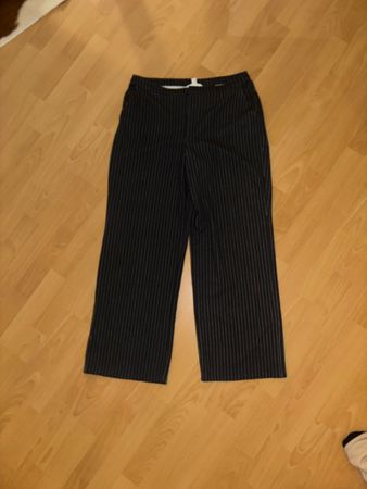 H&M Stoffhose gestreift schwarz weiss Grösse M neuwertig