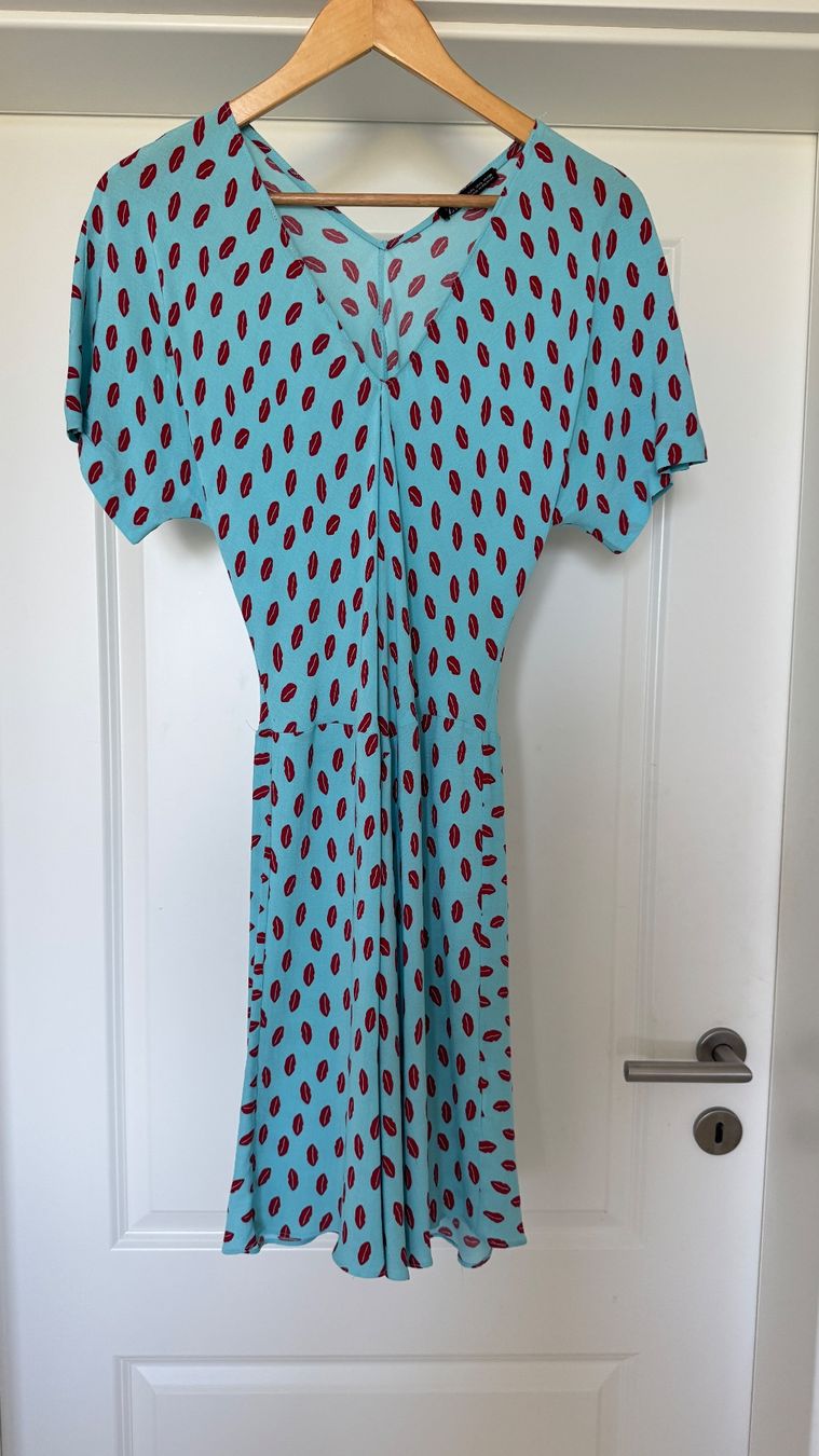 Zara Vestiti: Joli robe turquoise motif bouches rouges – Usato da giffers venduto da sev_c9x9 2