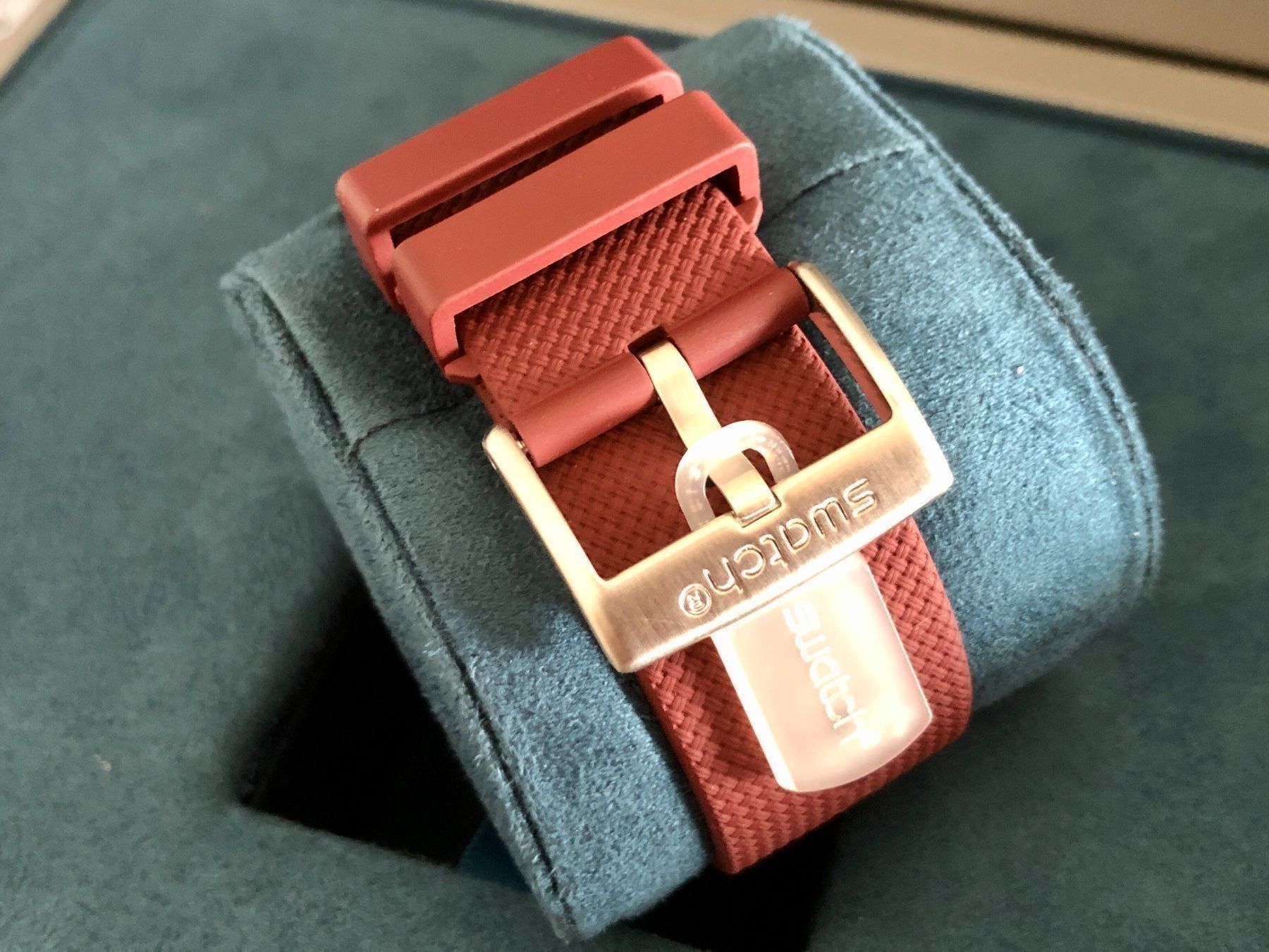 Swatch Orologi: SWATCH FlyMagic "Red Surprise", Ltd.Ed. 500 p., mechanical – Nuovo e nell'imballaggio originale da Le Mont-sur-Lausanne venduto da LycaGallery 6