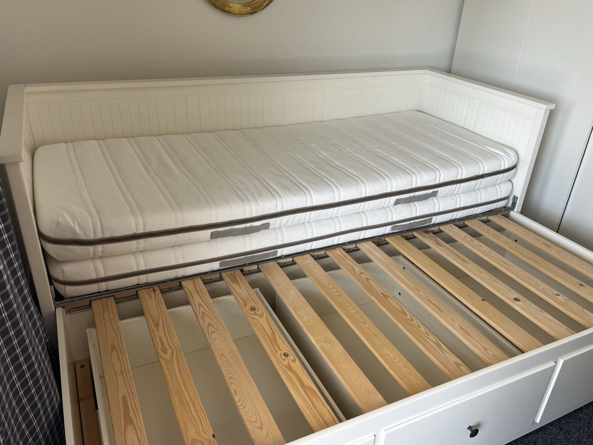 Letti: HEMNES Bett IKEA mit Matratzen – Usato da Oberdiessbach venduto da eliisanicolee 2